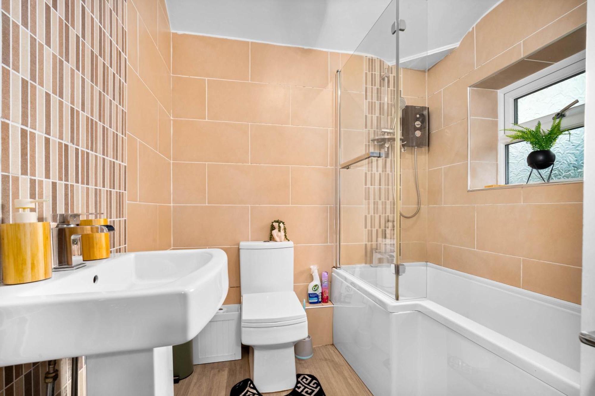 Stylish 3 Bedroom Home Away From Home Бирмингем Экстерьер фото